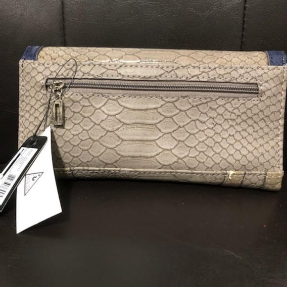 WOMANS GUESS CHIC LUXE SNAKESKIN WALLET - Picture 3 of 8
